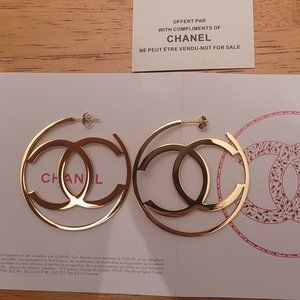 New Chanel earring loop gold tone
